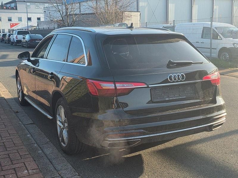 Gebraucht Audi A4 Advanced 163 PS (119 kW) 2020 Schwarz Kombi