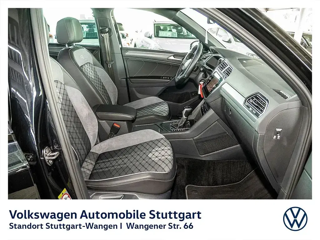Gebraucht VW Tiguan R-line 150 PS (110 kW) 2023 Schwarz SUV