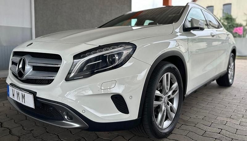 Gebraucht Mercedes GLA220 170 PS (125 kW) 2015 Weiß SUV