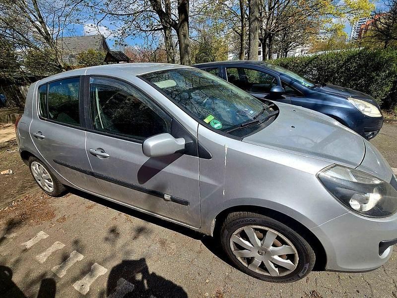 Usata Renault Clio II Expression 75 CV (55 kW) 2006 Argento Berlina