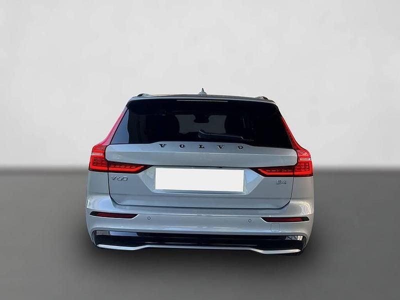 Gebraucht Volvo V60 Plus 197 PS (144 kW) 2024 Silber Kombi