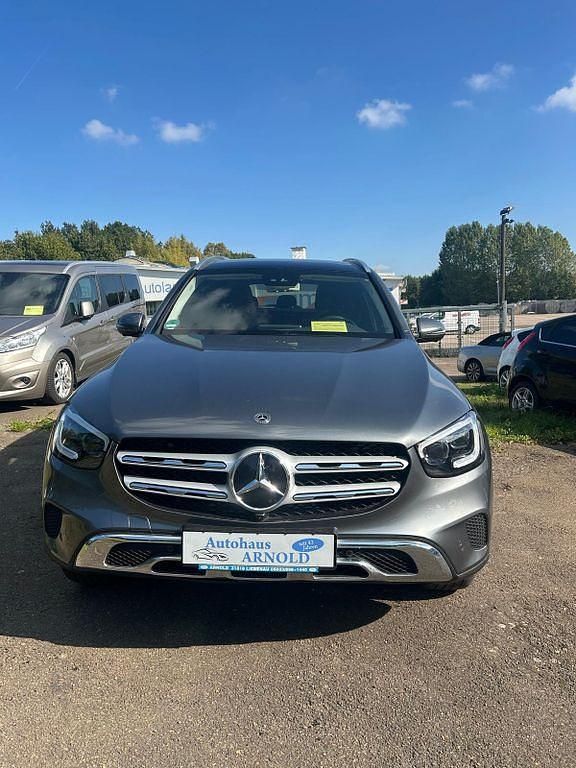 Grau Gebraucht 2019 Mercedes GLC200 SUV | 33.455 € (Guter Preis) - Bild 1/4