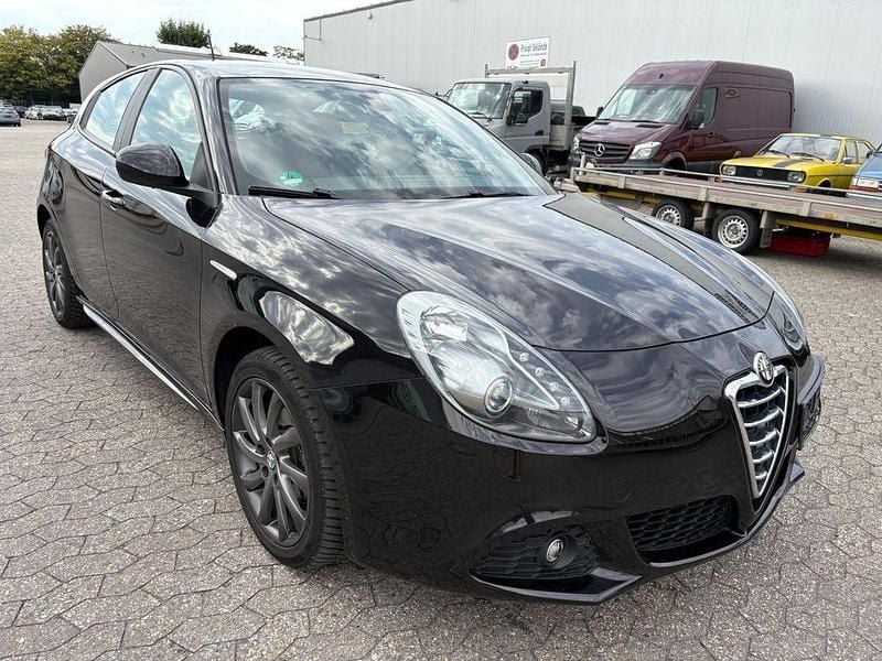 Schwarz Gebraucht 2013 Alfa Romeo Giulietta Veloce Kleinwagen | 6.950 € (Guter Preis) - Bild 1/4