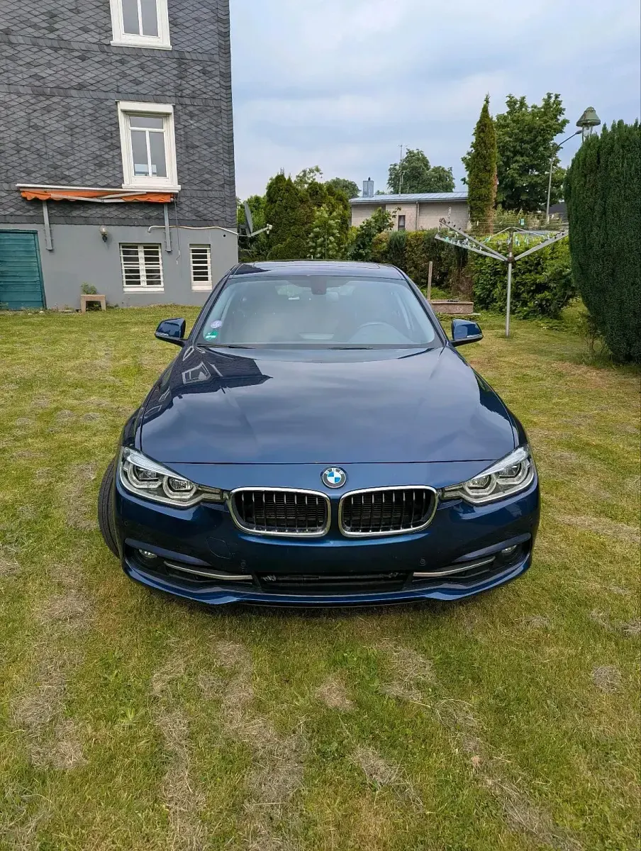 Gebraucht BMW 325 Sport Line 224 PS (164 kW) 2017 Blau Kombi