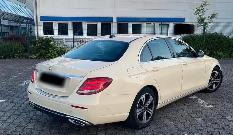 Second-hand Mercedes E200 150 CP (110 kW) 2019 Galben Berlinǎ