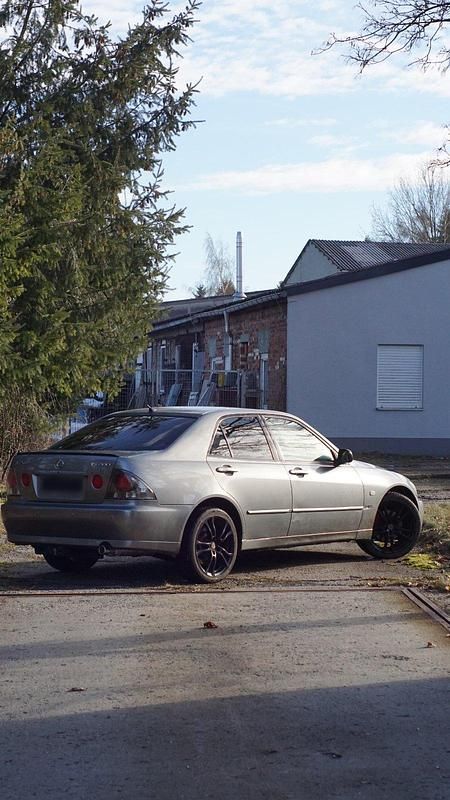 Gebraucht Lexus IS200 155 PS (114 kW) 2002 Grau Limousine