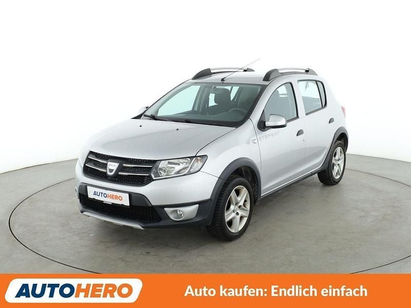 Grau Gebraucht 2016 Dacia Sandero Prestige Limousine | 7.850 € (Fairer Preis) - Bild 1/3