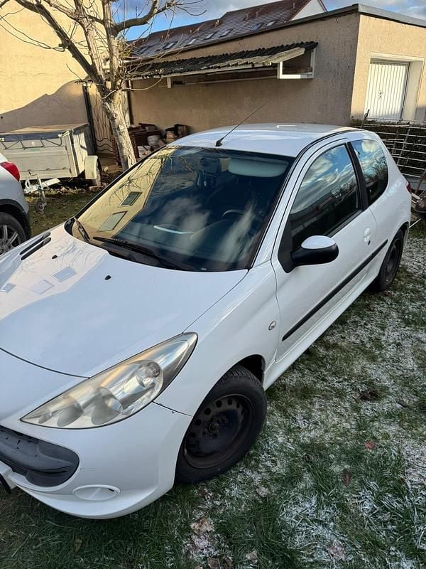 Weiß Gebraucht 2009 Peugeot 206+ Kleinwagen | 1.300 € (Fairer Preis) - Bild 1/4