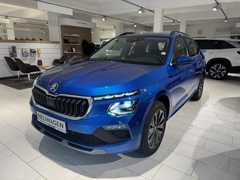 Race blau metallic Neu 2025 Skoda Kamiq Tour SUV | 31.390 € (Teuer) - Bild 1/4
