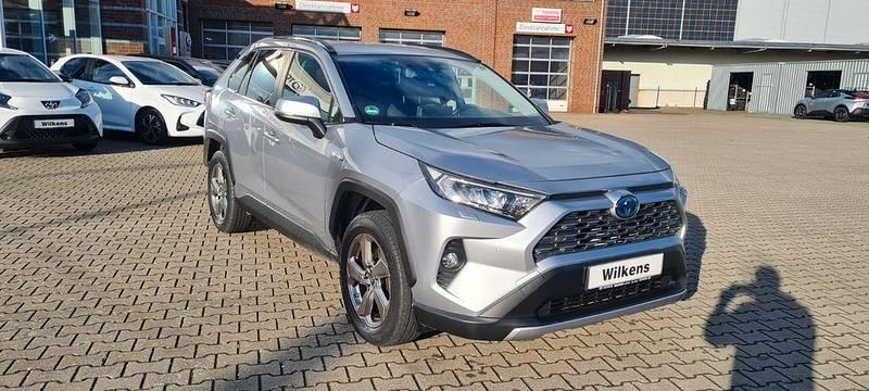 Silber Gebraucht 2020 Toyota RAV4 Hybrid Team SUV | 31.900 € (Fairer Preis) - Bild 1/4