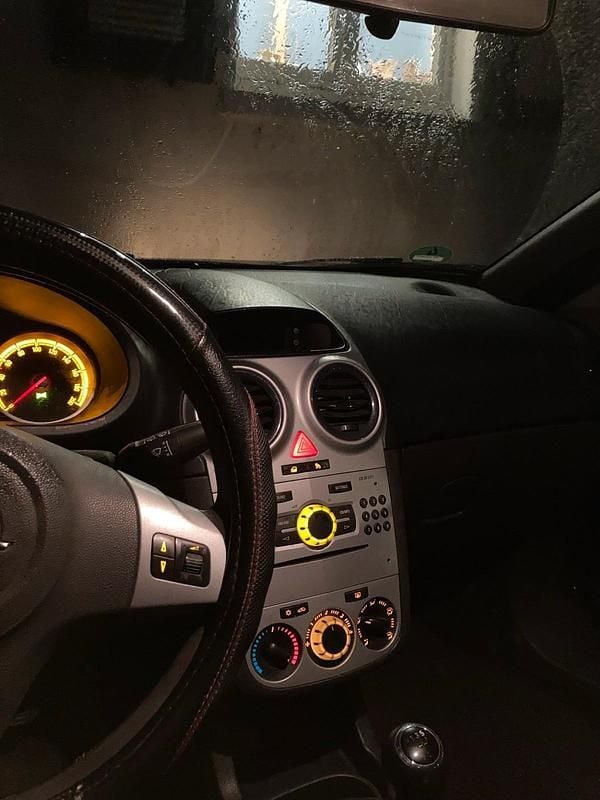 Schwarz Gebraucht 2009 Opel Corsa Kleinwagen | 1.250 € (Superpreis) - Bild 1/4