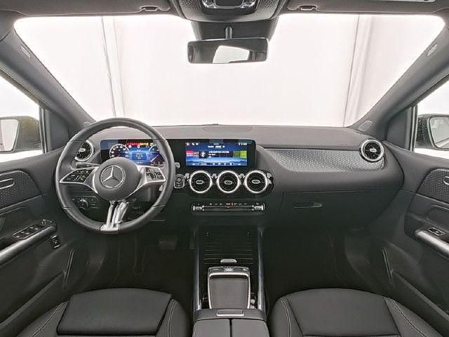 Gebraucht Mercedes B220 Progressive 190 PS (139 kW) 2024 Kosmosschwarz (metallic) Van / Kleinbus