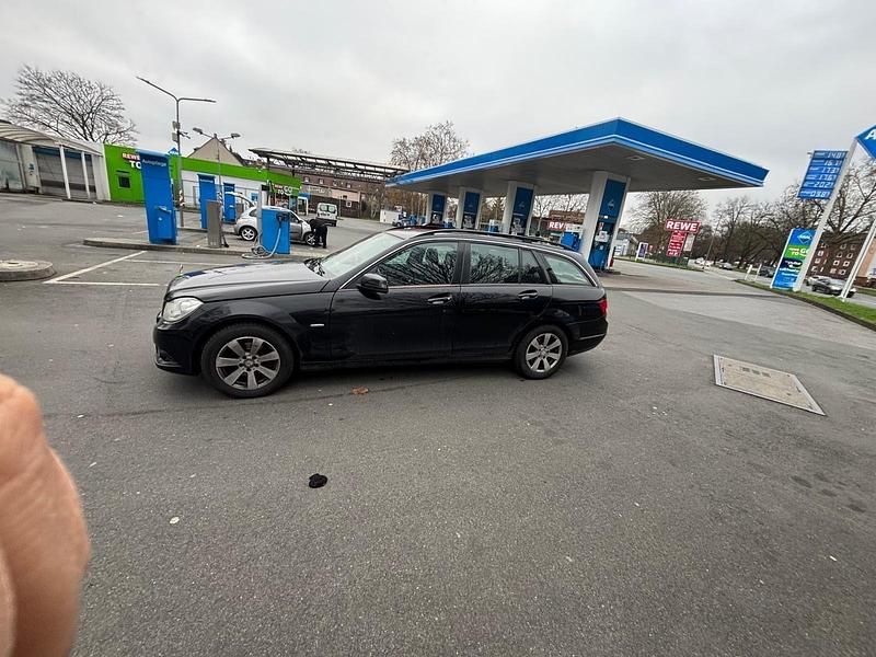 Gebraucht Mercedes C180 120 PS (88 kW) 2011 Schwarz Kombi