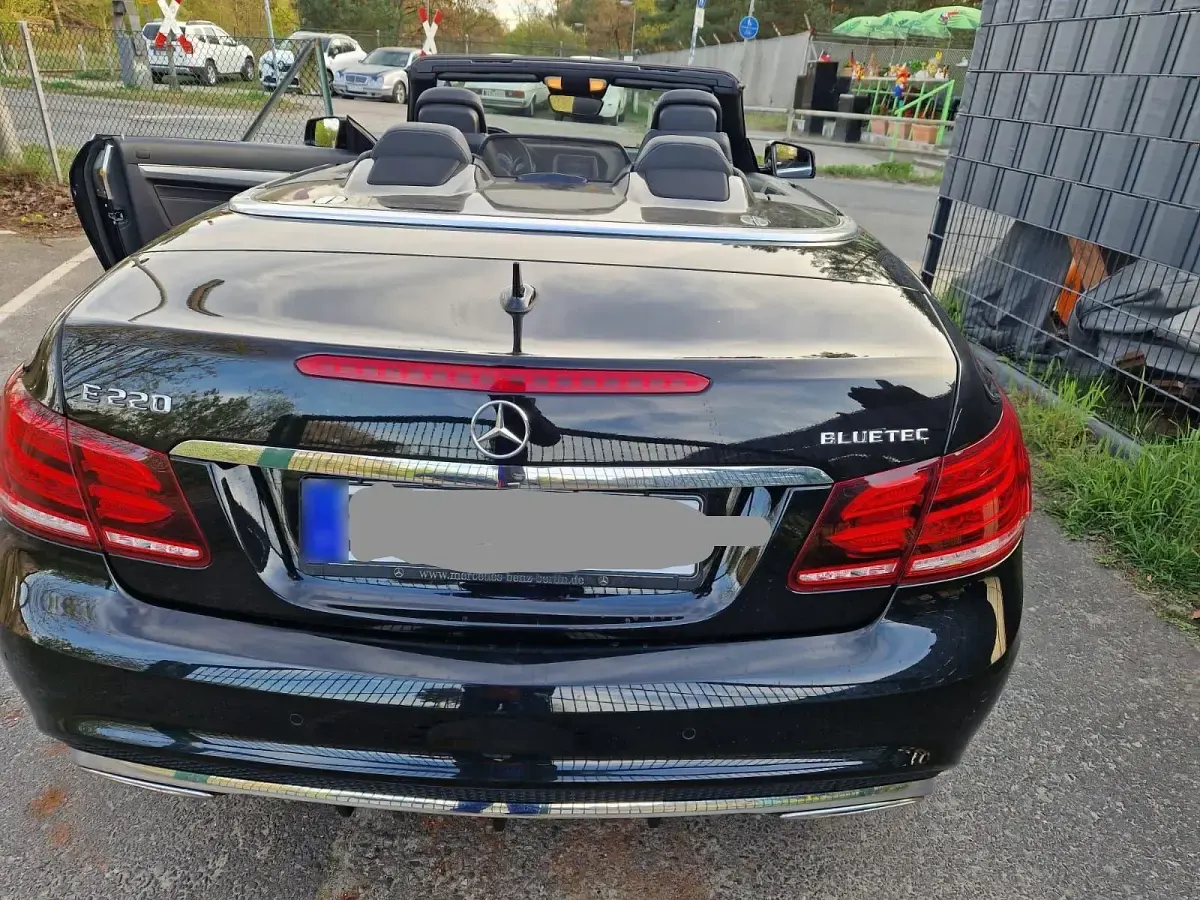 Gebraucht Mercedes E220 125 PS (91 kW) 2017 Schwarz Cabrio
