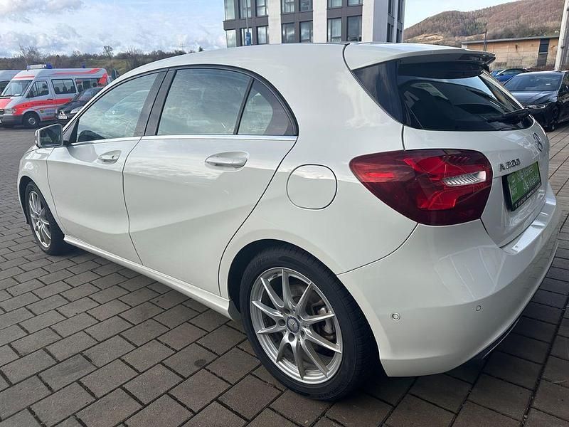 Gebraucht Mercedes A200 156 PS (114 kW) 2017 Weiß Limousine