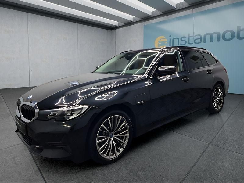 Gebraucht 2022 BMW 330e Sport Line Kombi | 29.399 € (Guter Preis) - Bild 1/4