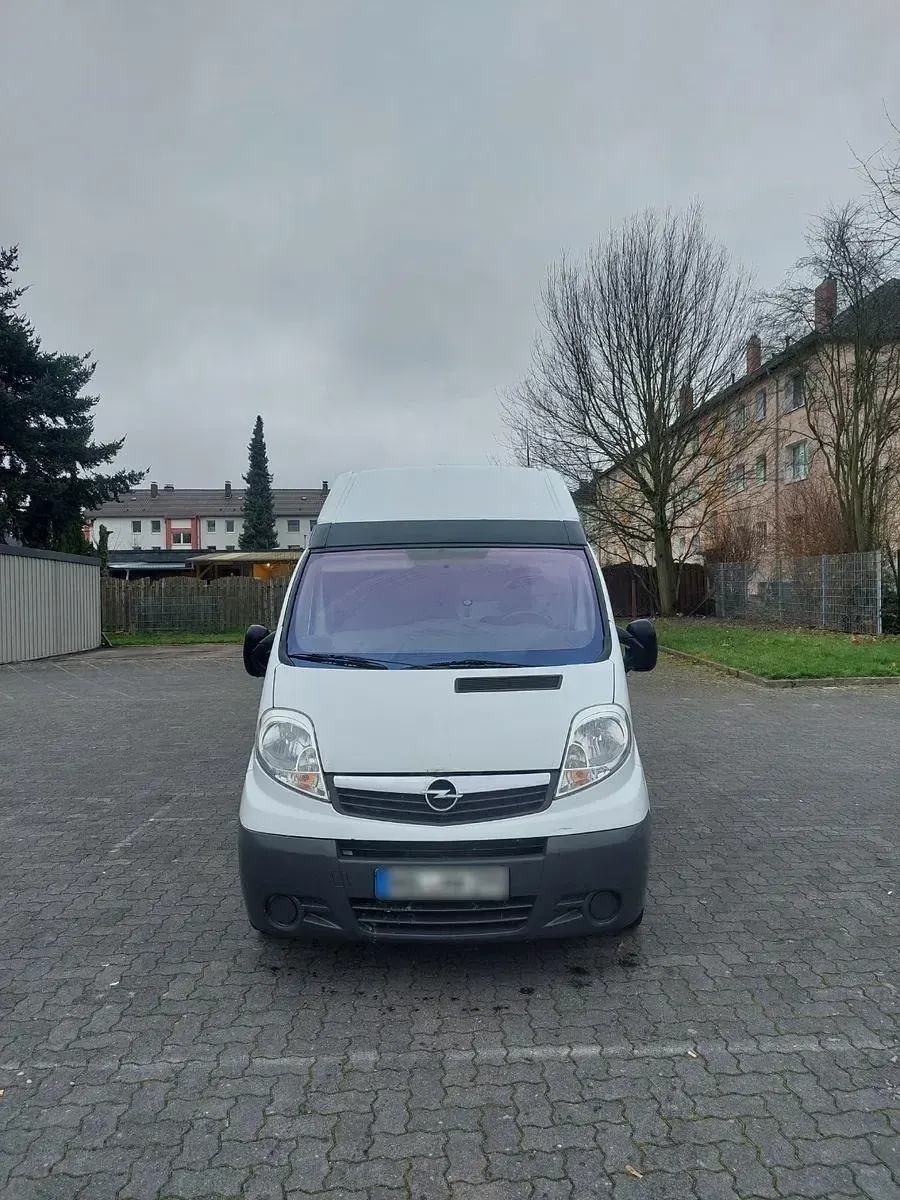 Gebraucht Opel Vivaro 114 PS (83 kW) 2012 Weiß Van / Kleinbus