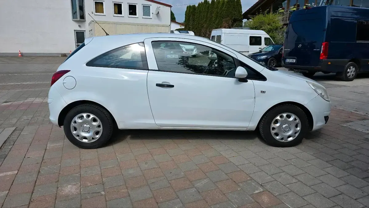 Gebraucht Opel Corsa Edition 69 PS (50 kW) 2010 Weiß Kleinwagen
