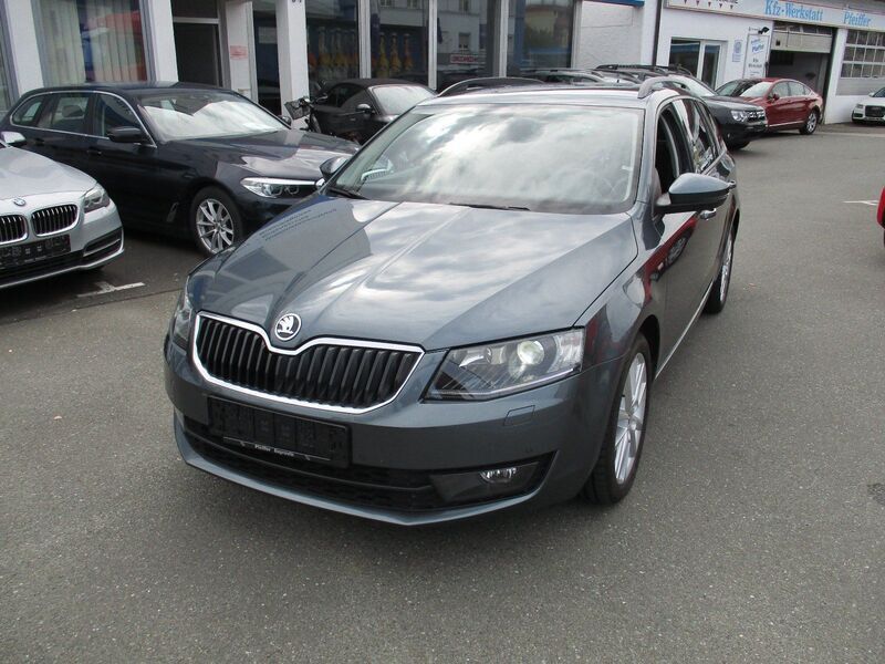 Grau metallic Gebraucht 2016 Skoda Octavia Joy Kombi | 17.950 € - Bild 1/4