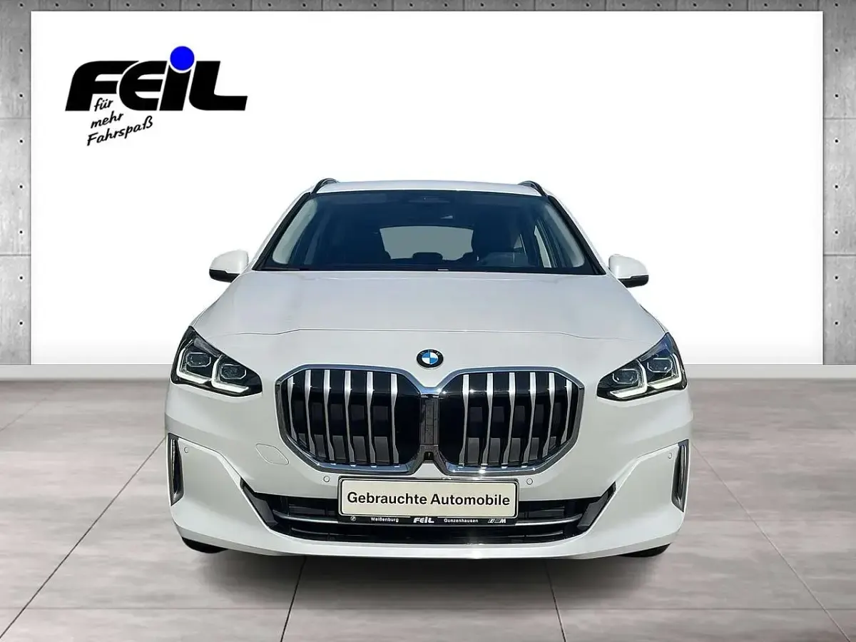 Gebraucht BMW 220 Luxury Line 163 PS (119 kW) 2025 Mineralweiss Van / Kleinbus