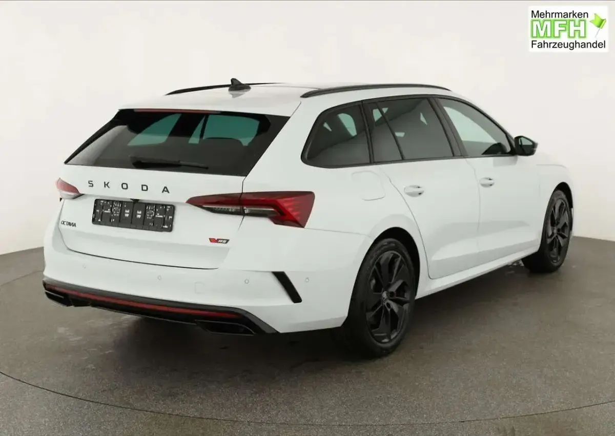 Neu Skoda Octavia RS 265 PS (194 kW) 2026 Mamba grün Kombi