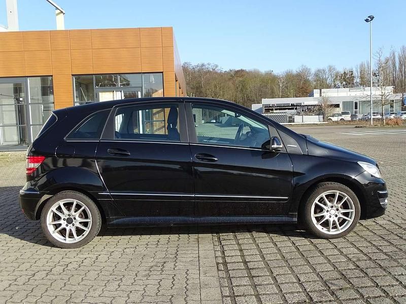 Gebraucht Mercedes B150 95 PS (69 kW) 2010 Schwarz Van / Kleinbus