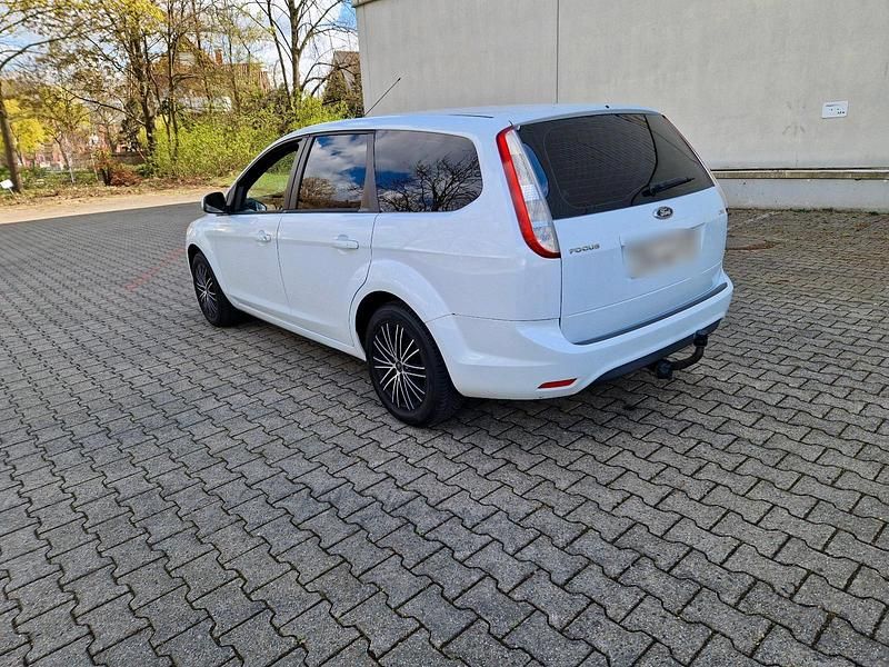 Gebraucht Ford Focus 116 PS (85 kW) 2010 Weiß Kombi
