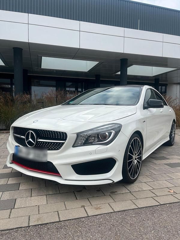 Weiß Gebraucht 2016 Mercedes CLA250 Limousine | 20.000 € (Fairer Preis) - Bild 1/4