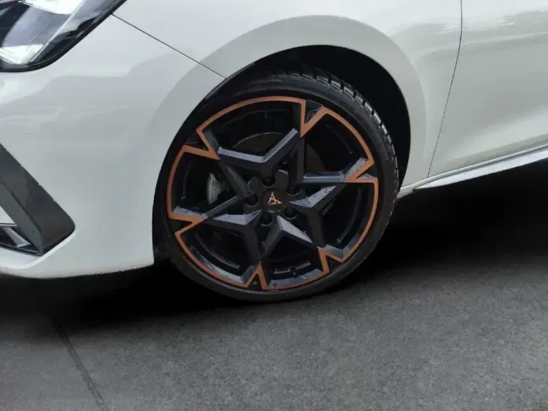 Gebraucht Cupra Leon 150 PS (110 kW) 2024 Grau Kleinwagen