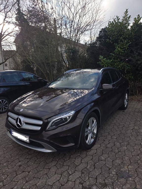 Gebraucht Mercedes GLA220 170 PS (125 kW) 2014 Braun SUV