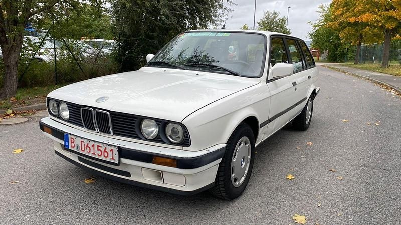 Weiß Gebraucht 1991 BMW 316 Kombi | 4.999 € - Bild 1/4