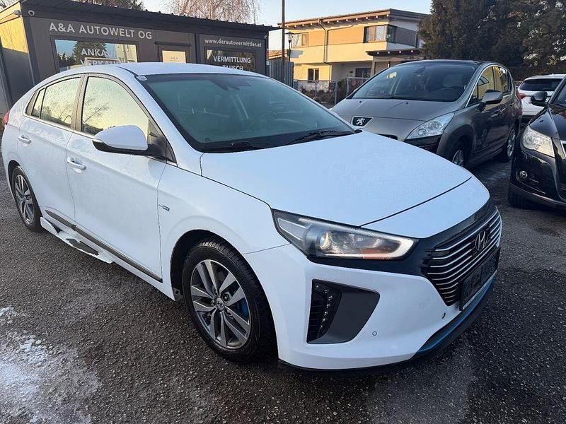 Weiß Gebraucht 2016 Hyundai Ioniq Premium Kleinwagen | 10.499 € (Etwas zu teuer) - Bild 1/4