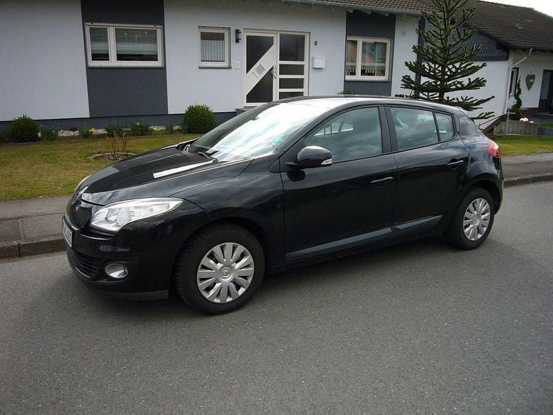 Gebraucht Renault Mégane Dynamique 110 PS (80 kW) 2013 Schwarz Limousine