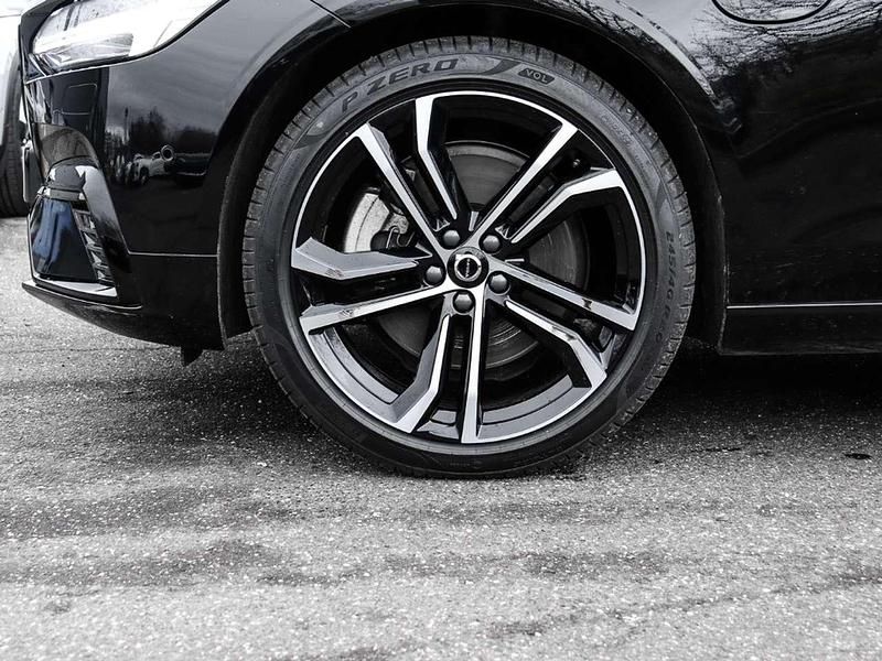 Gebraucht Volvo V90 Plus 455 PS (334 kW) 2025 Onyx black / metallic Kombi