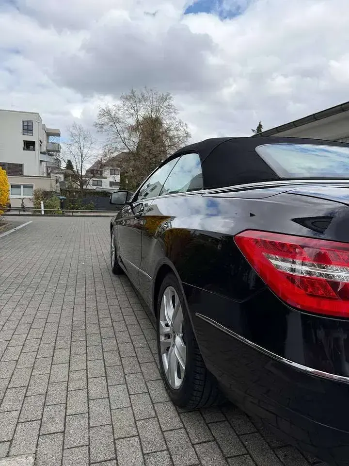 Gebraucht Mercedes E200 Elegance 184 PS (135 kW) 2011 Schwarz Cabrio