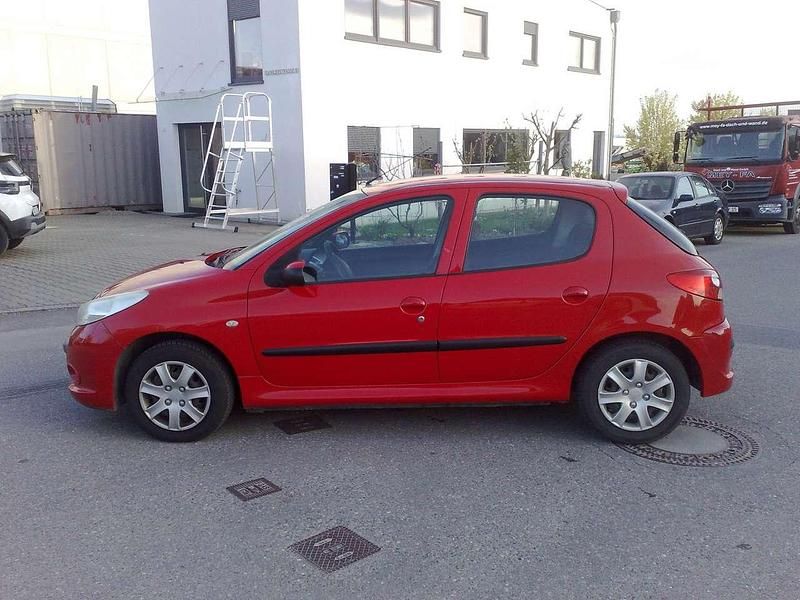 Gebraucht Peugeot 206 60 PS (44 kW) 2010 Rot Limousine