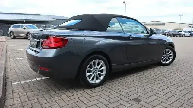Gebraucht BMW 218 Advantage 136 PS (100 kW) 2020 Grau Cabrio
