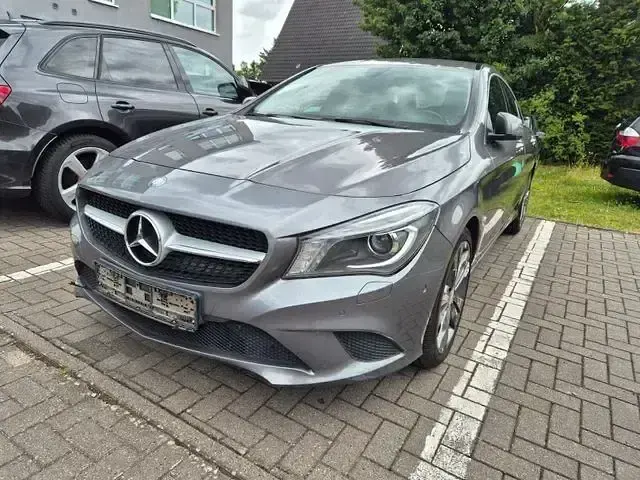Gebraucht Mercedes CLA180 Urban 122 PS (89 kW) 2015 Andere Coupé