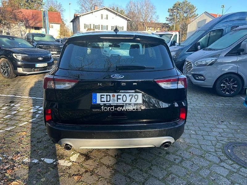 Usado Ford Kuga Titanium 150 HP (110 kW) 2024 Preto SUV