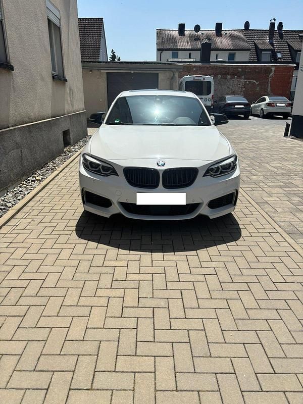 Weiß Gebraucht 2017 BMW M240 M Performance Coupé | 28.900 € (Fairer Preis) - Bild 1/4