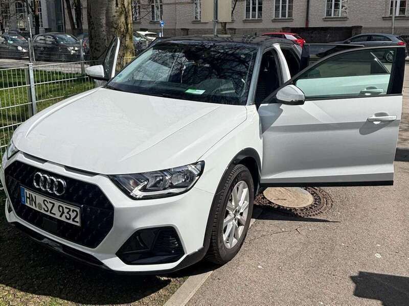 Weiß Gebraucht 2023 Audi A1 Ambiente Kleinwagen | 26.399 € (Fairer Preis) - Bild 1/4