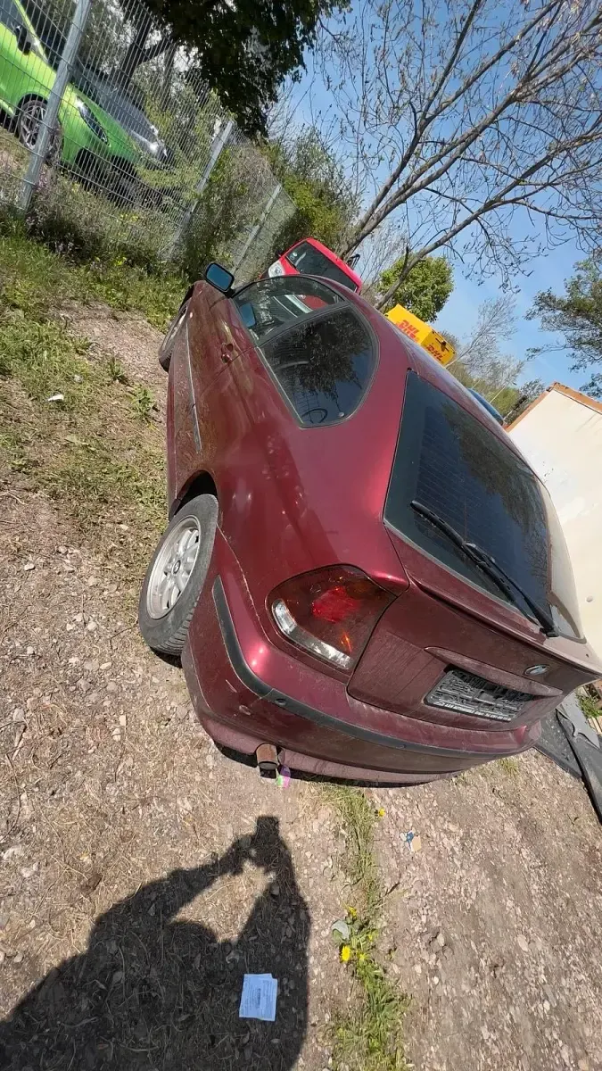 Gebraucht BMW 316 116 PS (85 kW) 2003 Rot Kleinwagen