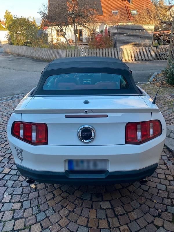 Gebraucht Ford Mustang 320 PS (235 kW) 2010 Weiß Cabrio