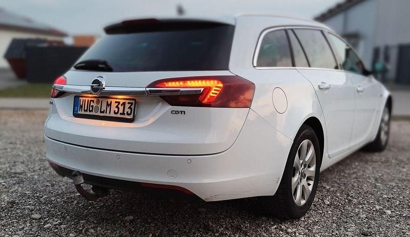 Gebraucht Opel Insignia Edition 163 PS (119 kW) 2014 Weiß Kombi
