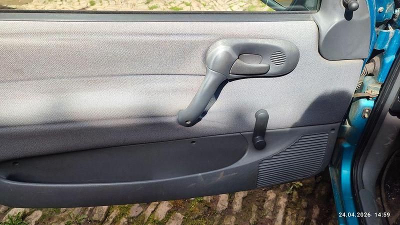 Second-hand Opel Corsa Slam 45 CP (33 kW) 1995 Albastru Hatchback