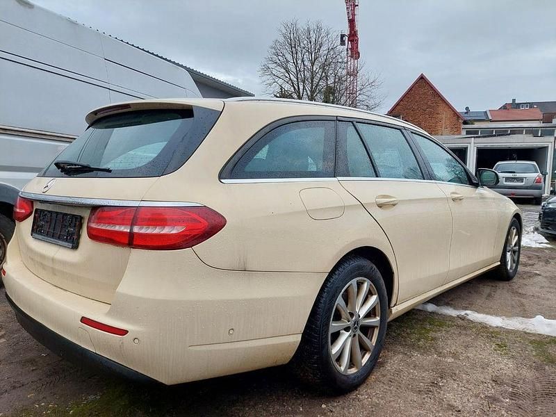 Gebraucht Mercedes E200 150 PS (110 kW) 2018 Beige Kombi