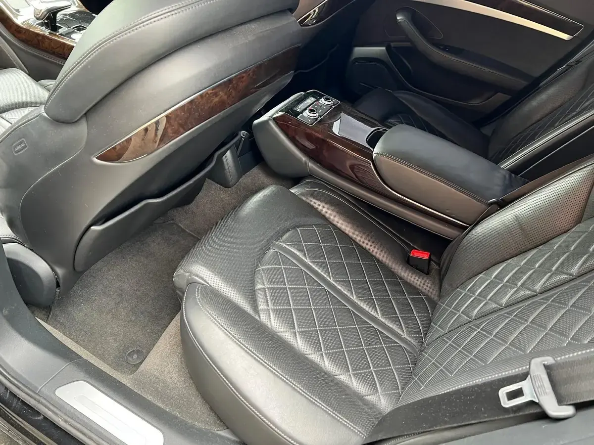 Gebraucht Audi A8 Ambiente 350 PS (257 kW) 2010 Schwarz Limousine