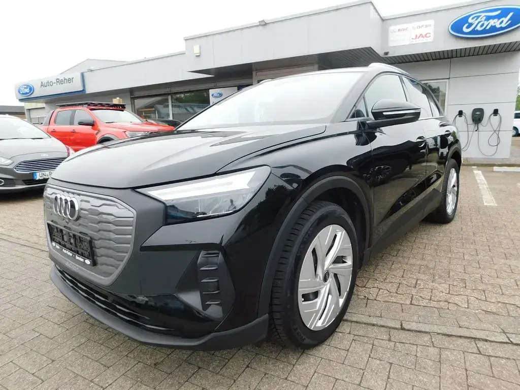 Second-hand Audi Q4 e-tron 125 kW (170 CP) 2022 Negru SUV