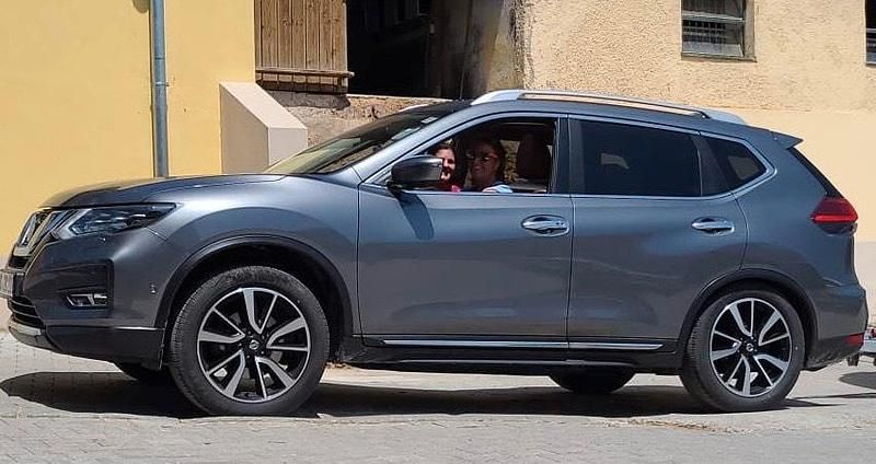 Grau Gebraucht 2019 Nissan X-Trail Tekna SUV | 17.500 € (Guter Preis) - Bild 1/4