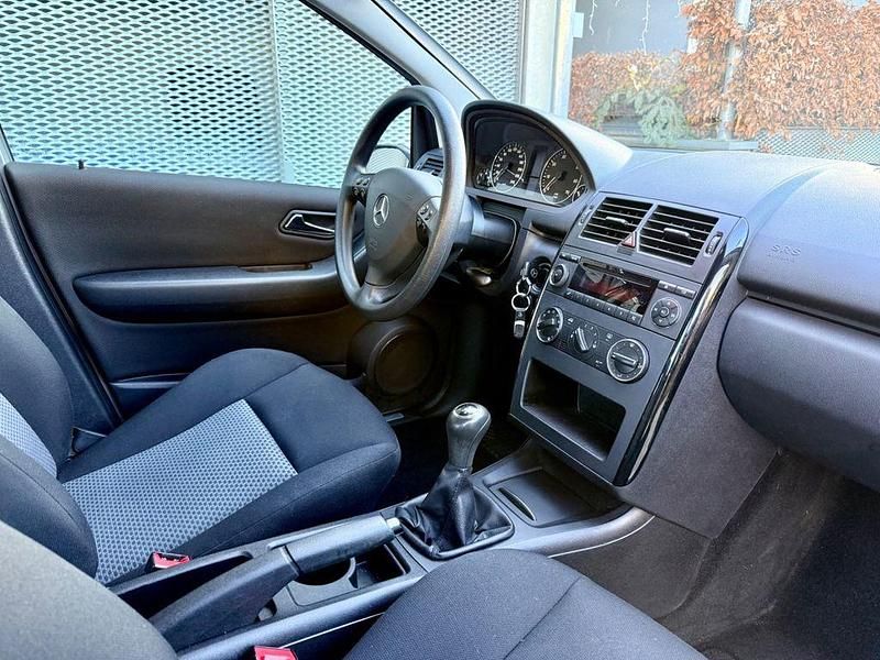 Gebraucht Mercedes A150 Classic 95 PS (69 kW) 2005 Silber Van / Kleinbus